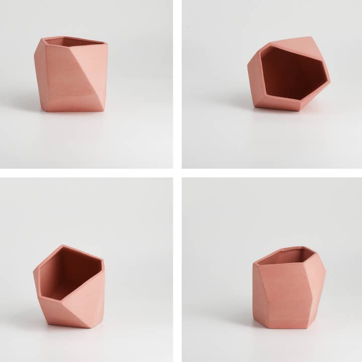 Le vase moyen en céramique POLYÉDRIQUE - fait main en Italie pour la vente par FRANCESCA VERARDO CERAMICS