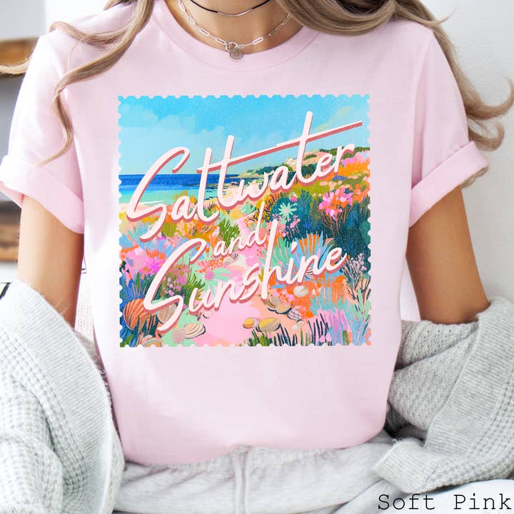 Maglietta Grafica Acqua Salata & Sole | Estate 2025 | Bella Canvas per la vendita all'ingrosso da parte di Shoppe SHC