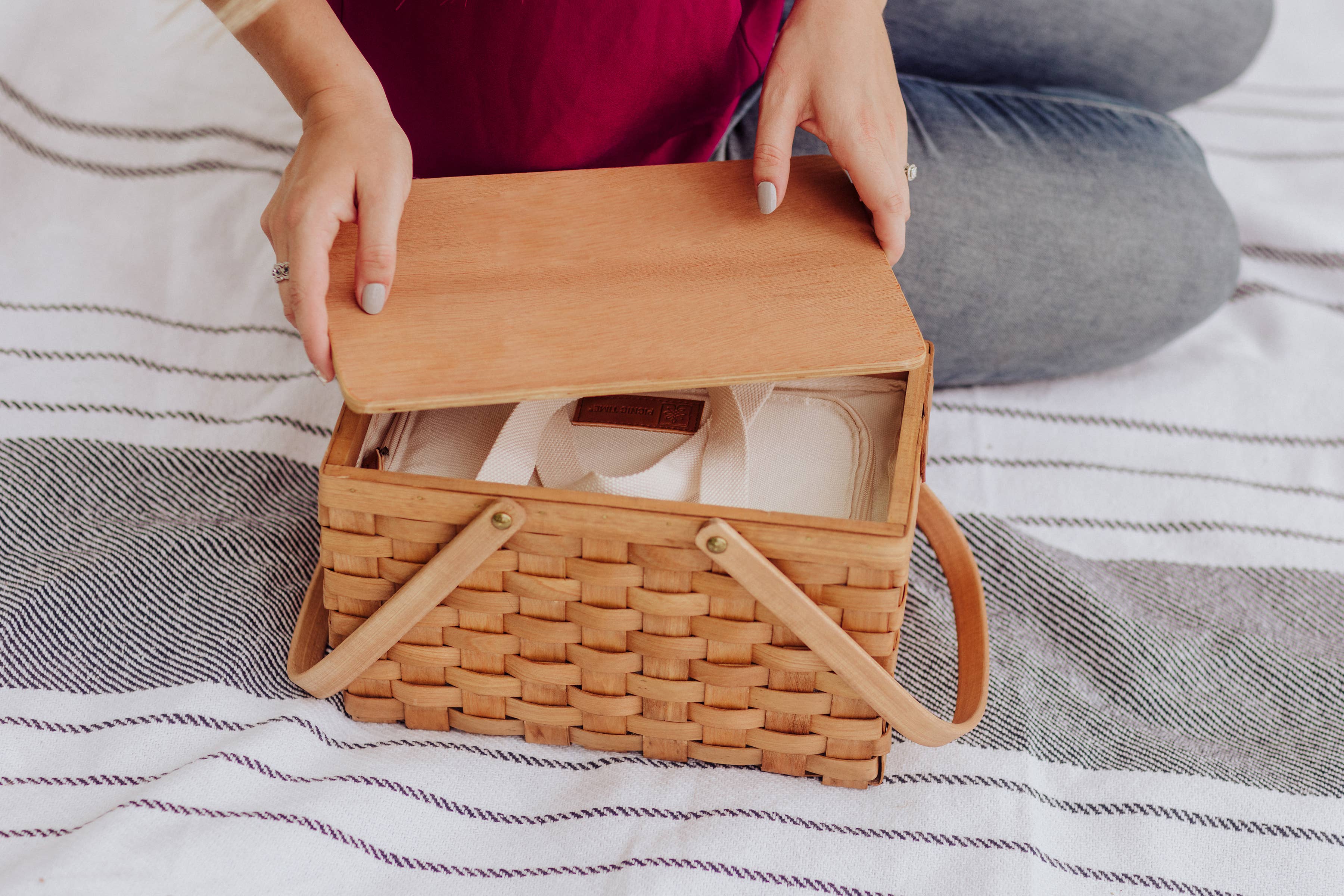Beige Poppy Personal Picnic Basket, (Beige) for wholesale on Faire9