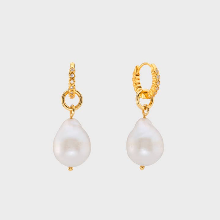 Cordelia grote hoepeloorbellen met zoetwaterparels en honingraat, 18k goud, verguld, klein voor wholesale door GEMSA LONDON