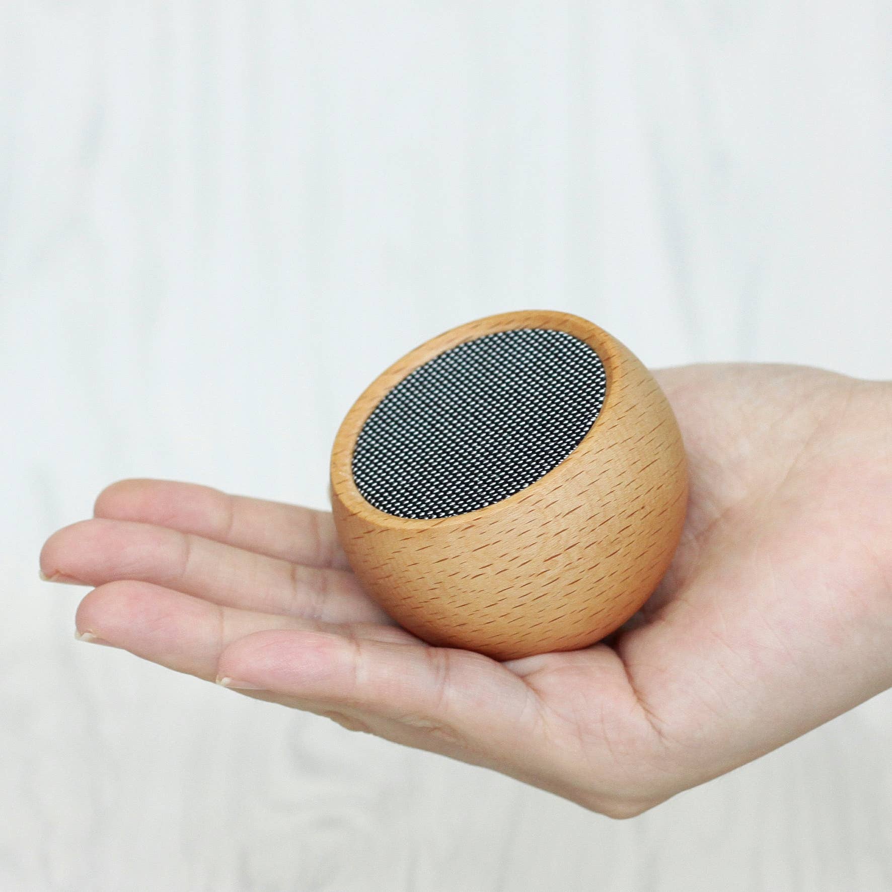 Gingko Design - Vente Haut-parleurs - Haut-parleur Bluetooth Tumbler Selfie en bois de noyer naturel13