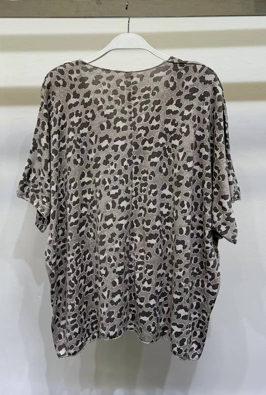 VENTI6 - Wholesale Shirt - Women's - LEOPARD PRINT V-NECK BOYFRIEND TOP (501520-LEOPARD)3