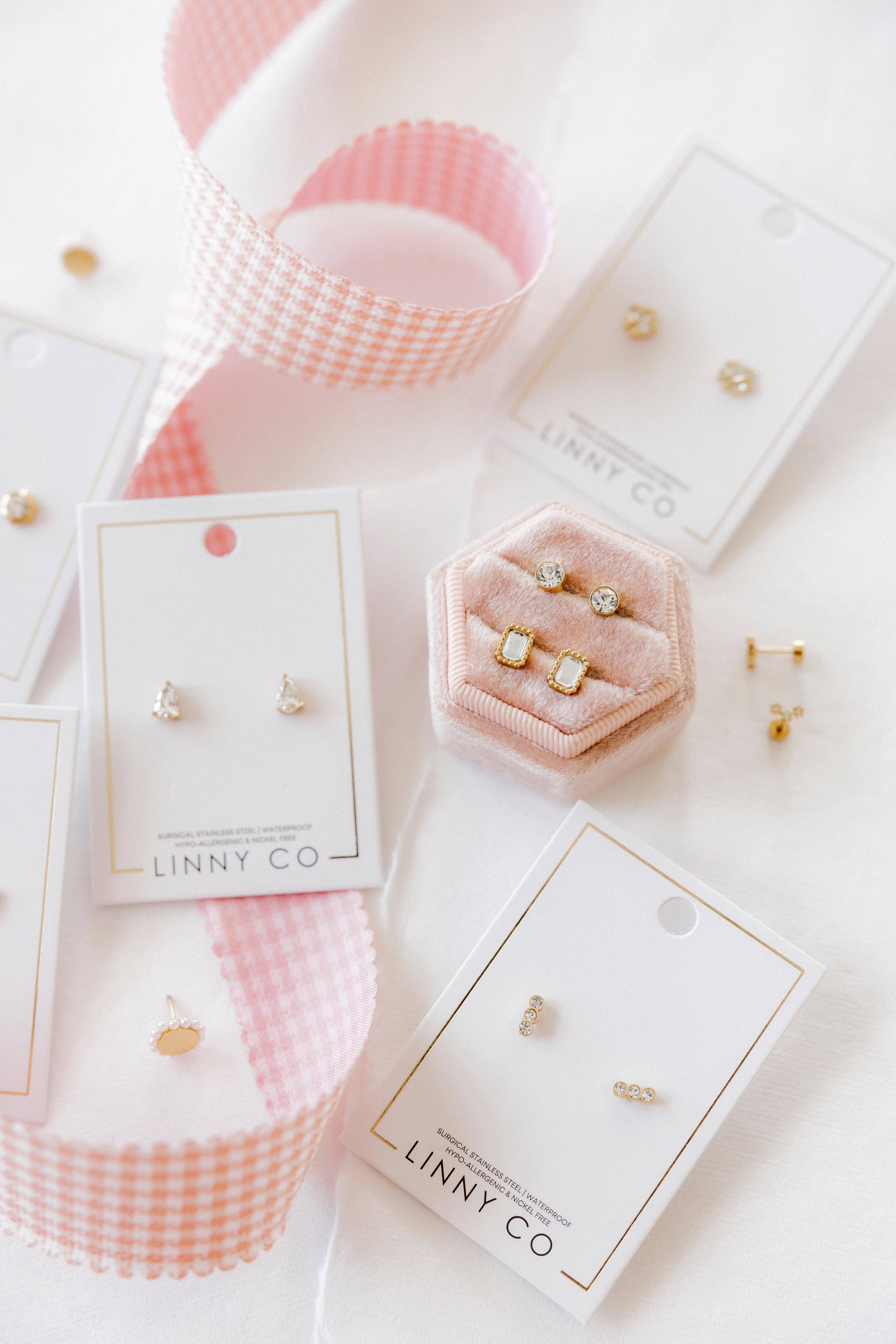 LINNY CO - Wholesale Stud/Post Earrings - Screwback Stud Earrings - Paige Pear6