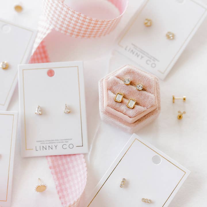 LINNY CO - Wholesale Stud/Post Earrings - Screwback Stud Earrings - Paige Pear6