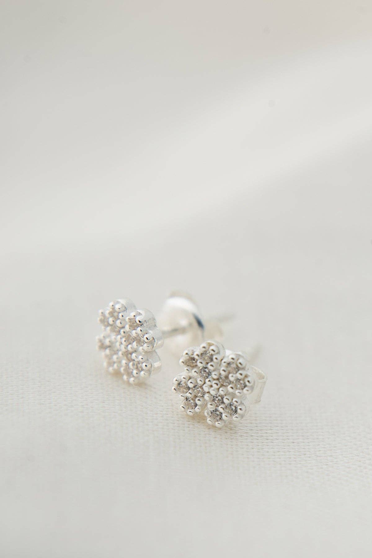 Volenia Silver - Wholesale Stud/Post Earrings - Women's Elegant Flower Model 925 Sterling Silver Earrings2