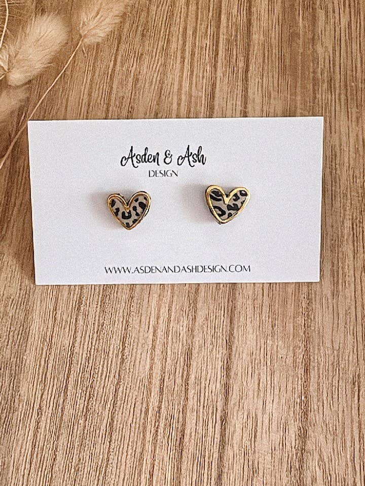 Cuori in Argilla con Bordo Dorato, Orecchini a Perno Cuore in Argilla alla Moda per la vendita all'ingrosso da parte di Asden & Ash Design