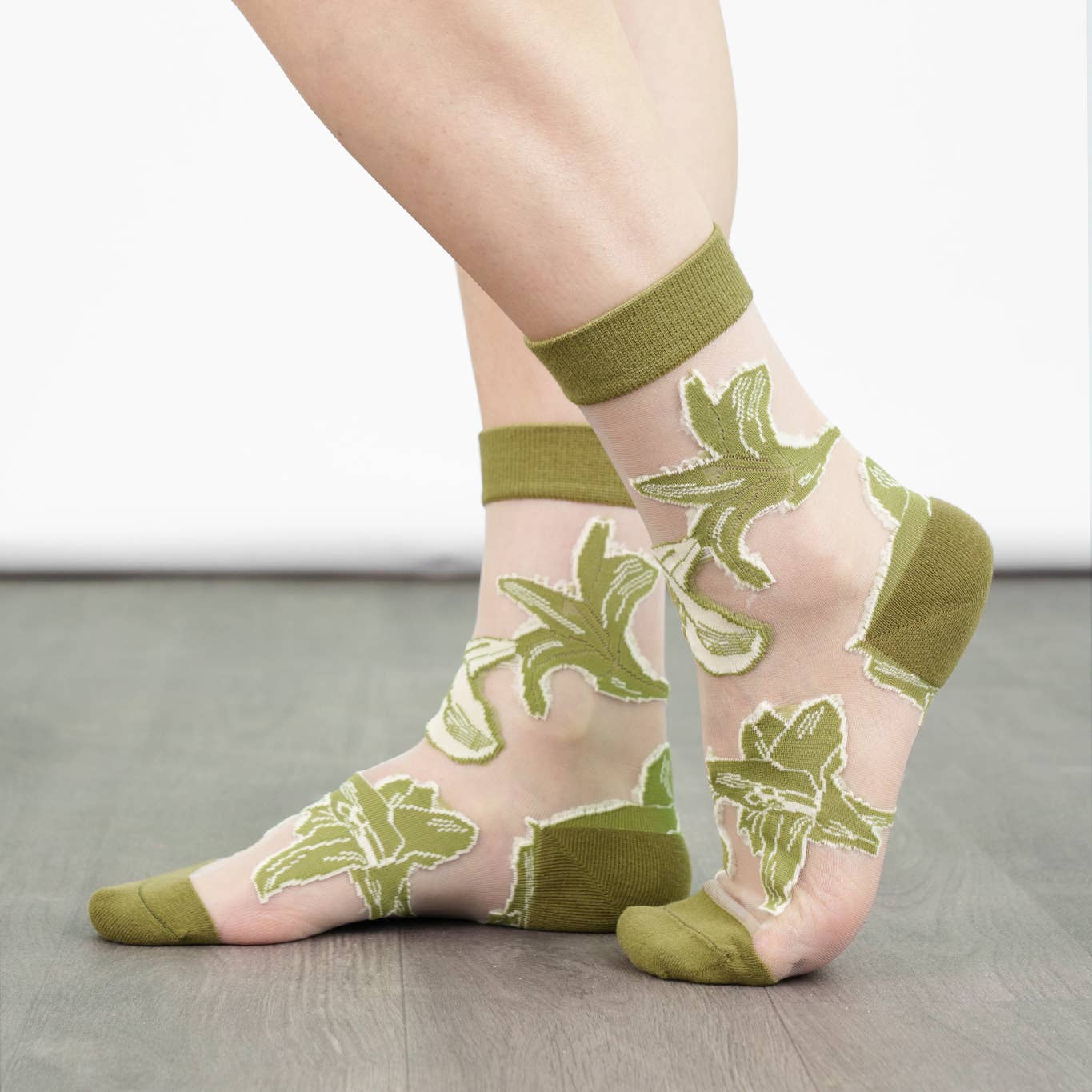 Sock Talk – wholesale Socks – Women's – Women's Sheer Ankle Socks- Green, Floral