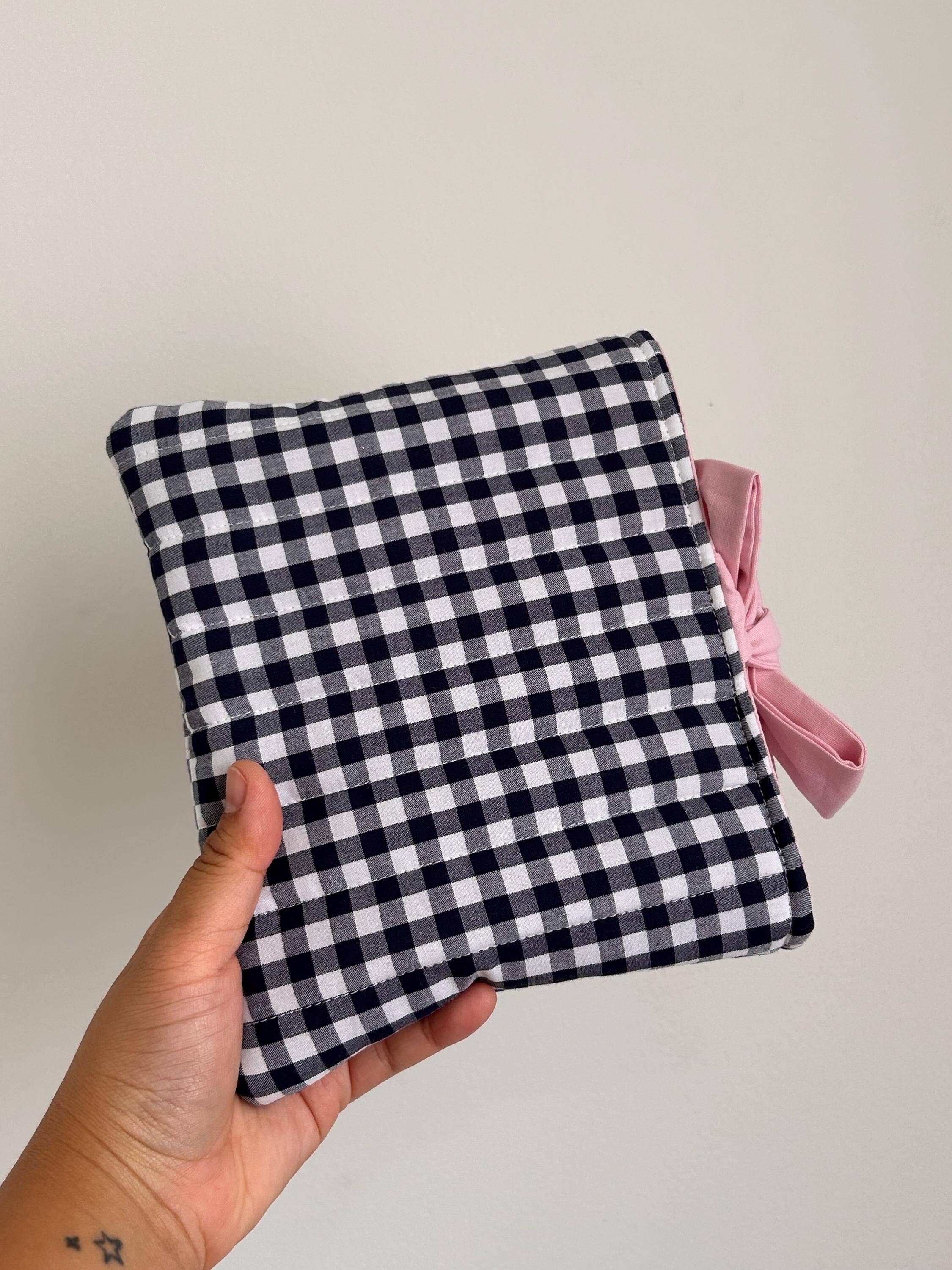 DaintyLuxeAU - Wholesale Handtasje - Dames - Marineblauwe geruite gewatteerde Kindle-hoes met roze voering