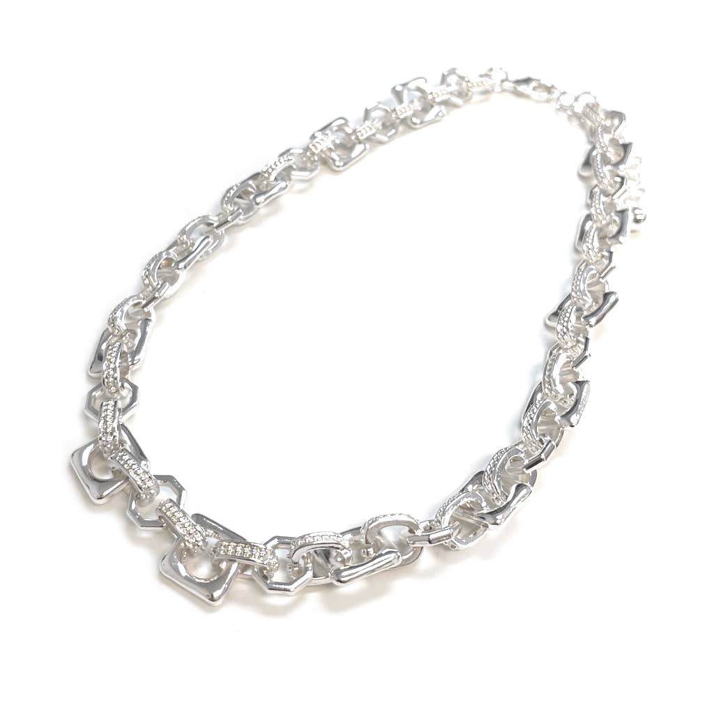 StarryNYC - Vendita all'ingrosso Collane a catena e maglie - Collana Moderna Audace con Maglie in Metallo Geometrico e Massiccio2