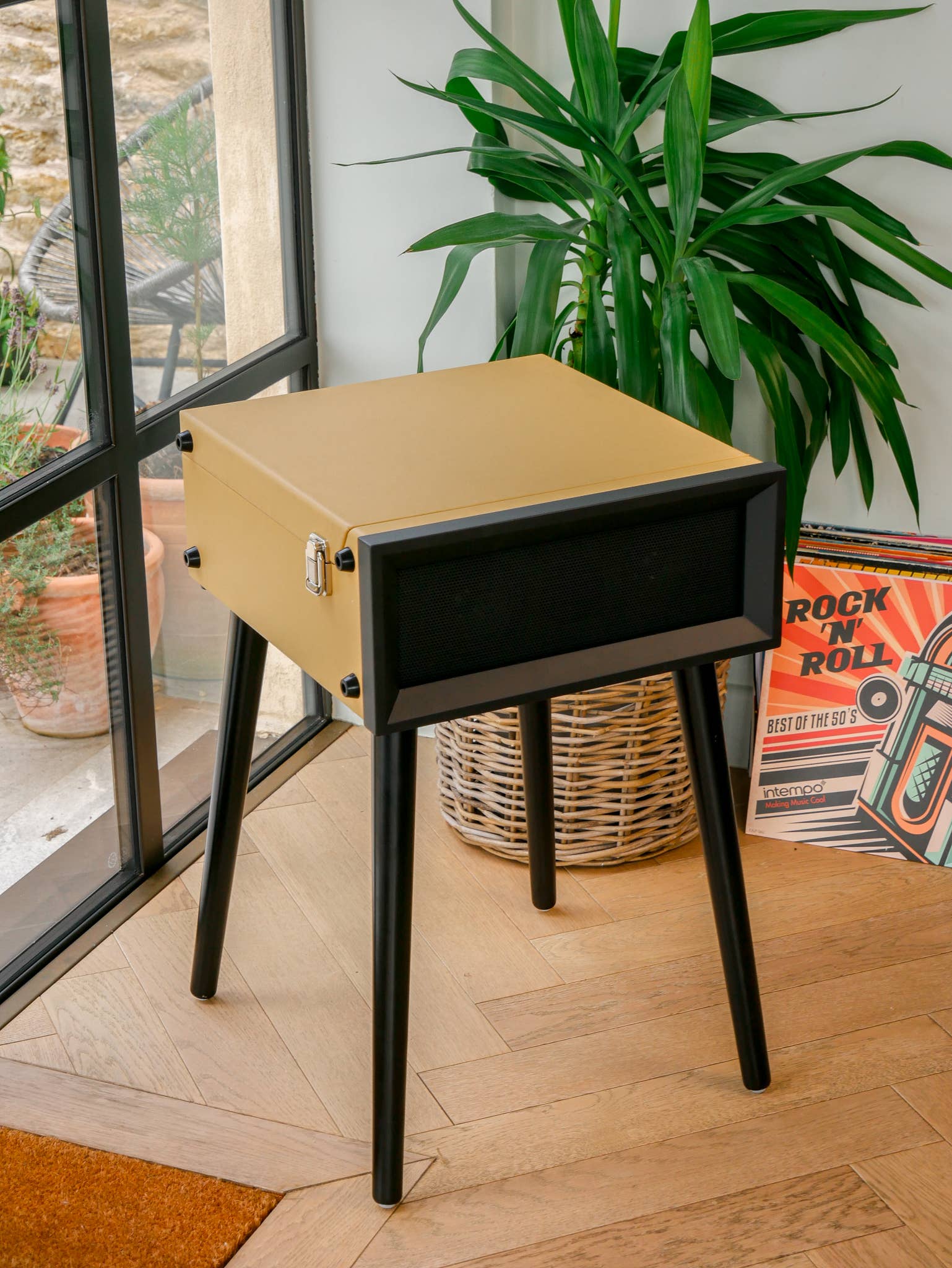 Steepletone UK Ltd - Wholesale Speakers - Retro Record Player on Legs - With Bluetooth and Radio10