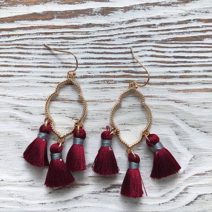 Kate Tuesday Jewelry – Engroshandel Hængeøreringe og creoløreringe – Ava guld kvast Drop Hoops