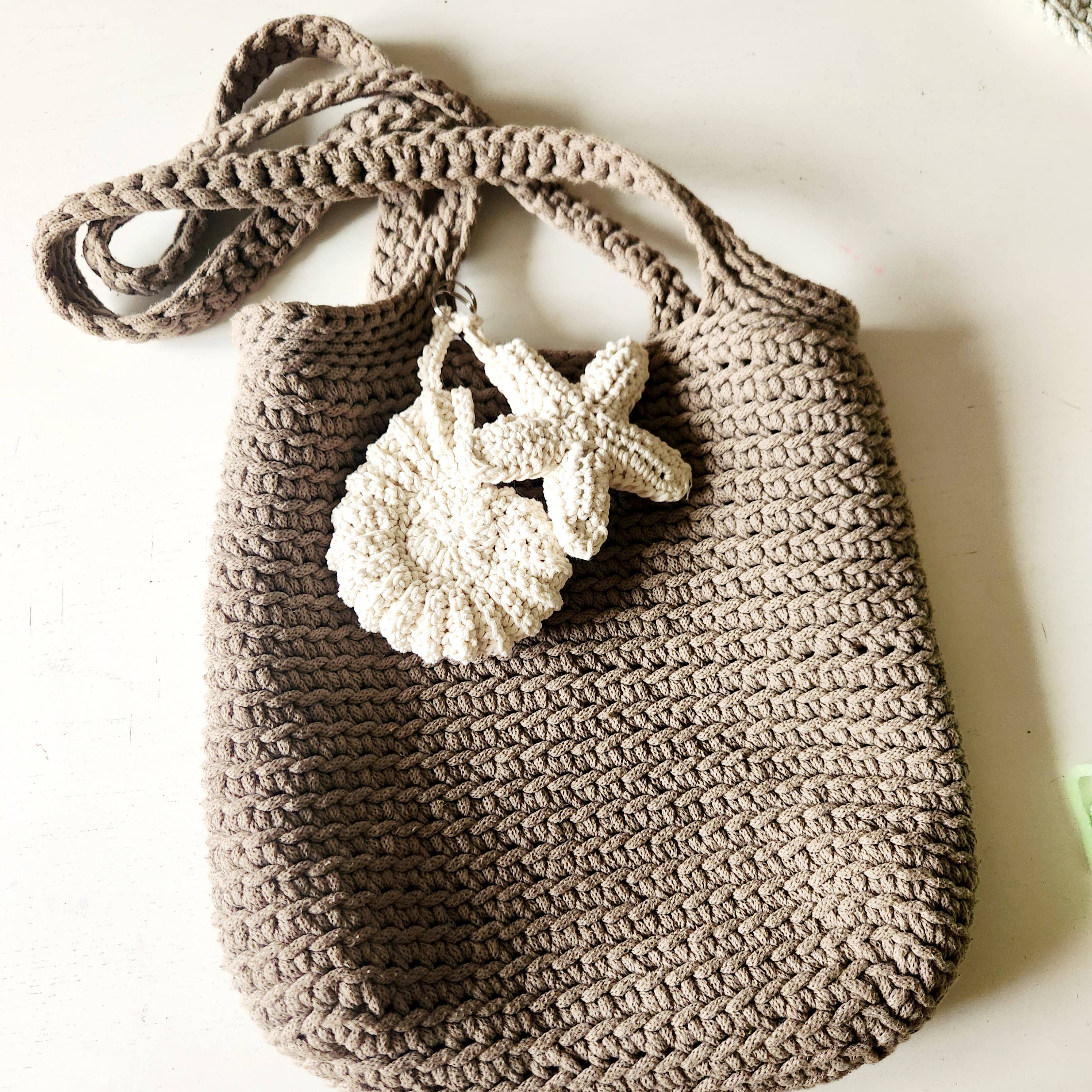 Naturalmarjory - Vendita all'ingrosso Portachiavi - Donna - Portachiavi conchiglia all'uncinetto - Accessorio boho fatto a mano1