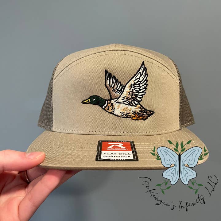 McKenzie’s Infinity LLC - Vendita all'ingrosso Cappellino da camionista - Unisex - Cappello/Cappellino Trucker a 7 Pannelli Richardson 168 Ricamato con Anatra Germano Reale