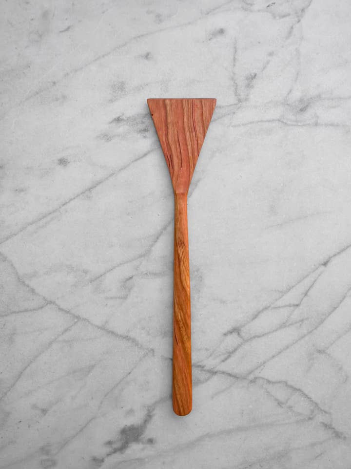 Spatule triangulaire Flat Line en bois de cerisier pour la vente par Four Leaf Wood Shop