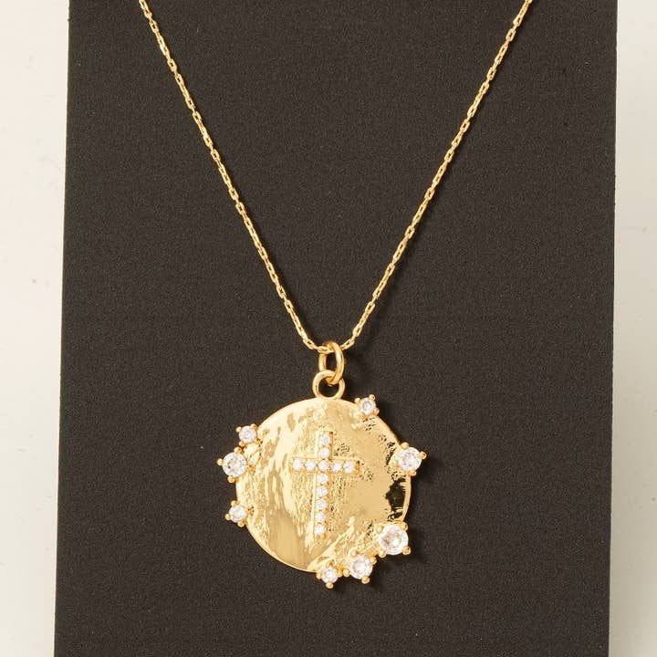 Collar con colgante de moneda cruzada con baño de oro y circonitas cúbicas para venta al por mayor de Fame Accessories