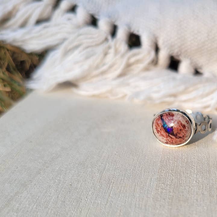 Rain Shadow Jewelry – Großhandel Einzelstein-/Solitär-Ring – Irisierender mexikanischer Feueropal-Kreisring aus Sterlingsilber