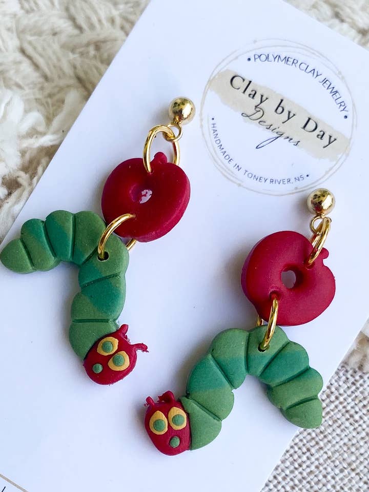 Sulten Larve Ørering - lærer gave, polymer ler, bog for engroshandel hos Clay by Day Designs