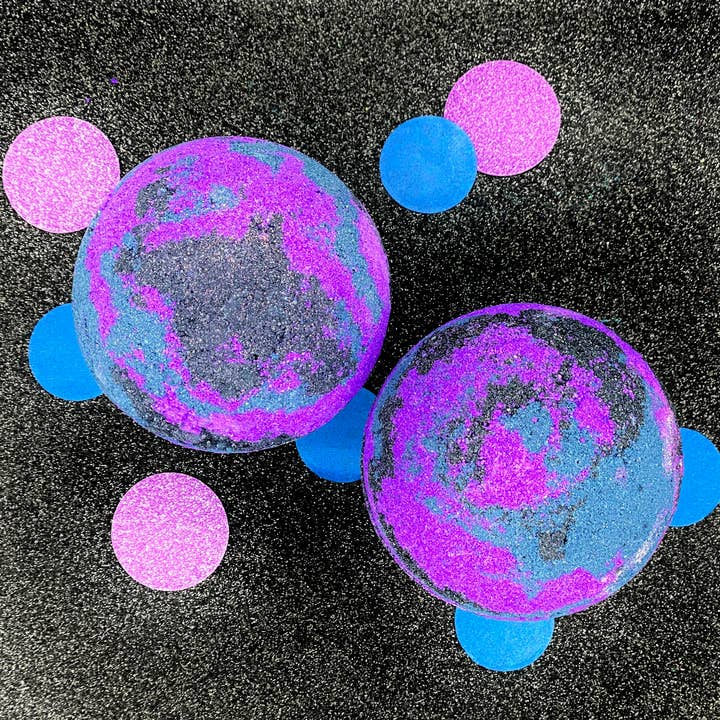 Heavenly Bubbles – wholesale Bath bomb/fizz – Handmade Galaxy Large XL Sphere Blackcurrant Bath Bomb1