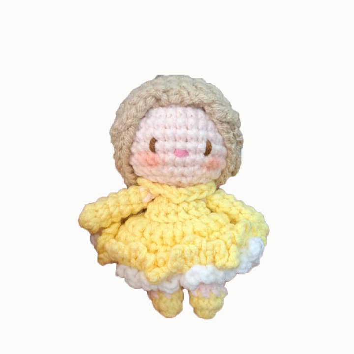 Belle Mini Poupée - porte-clés crocheté à la main pour la vente par Giramisu Canada