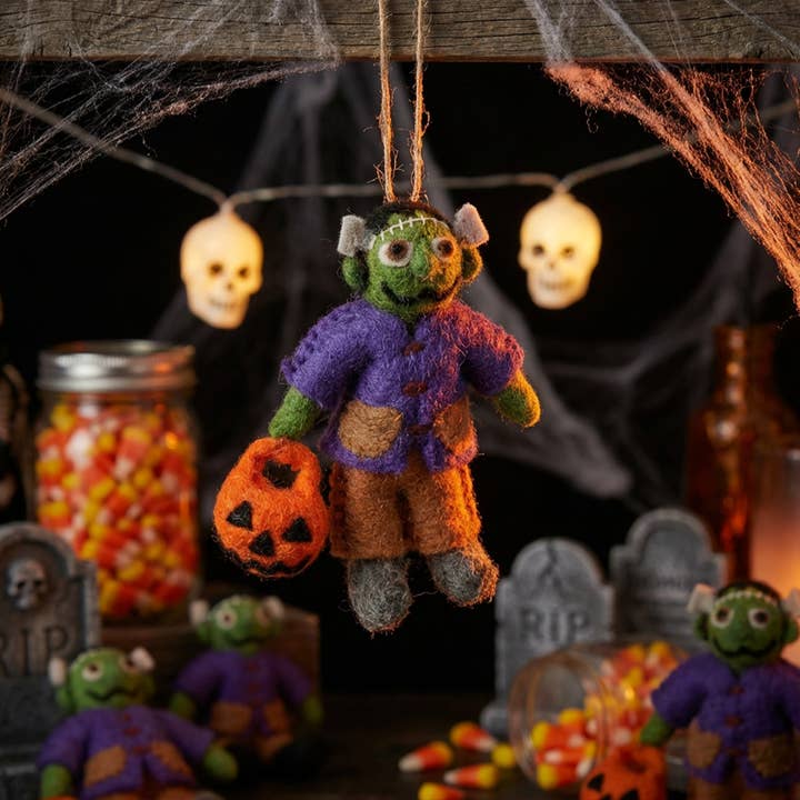 Decoração de Halloween suspensa em feltro Frankenstein artesanal por atacado de Felt So Good