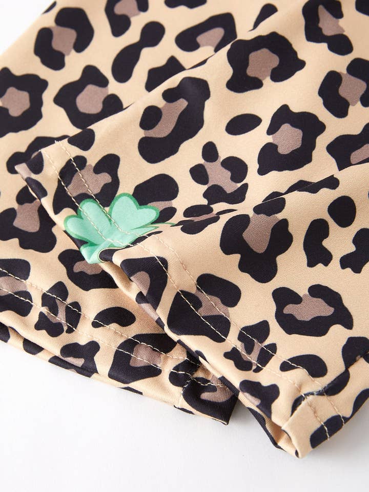 Rylee Faith Designs - Vente Ensemble haut et pantalon – enfant - Ensemble de tenue pour filles avec impression de lettres léopard et trèfle de la Saint-Patrick4