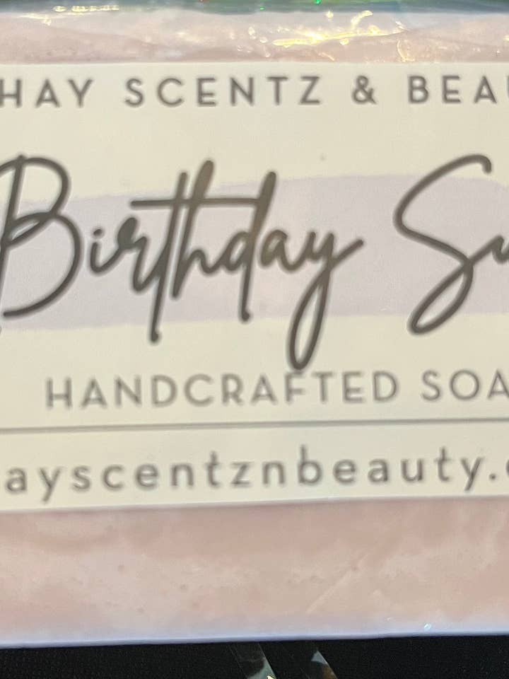 Costume anniversaire pour la vente par Shay Scentz & Beauty
