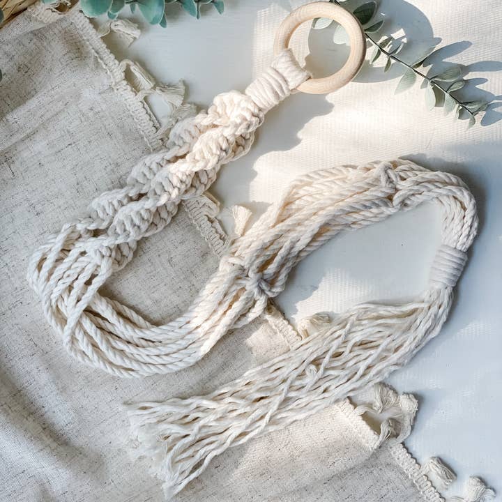 Ashley's Macrame - Wholesale Hanging Planter - Classic Macrame Plant Hanger1