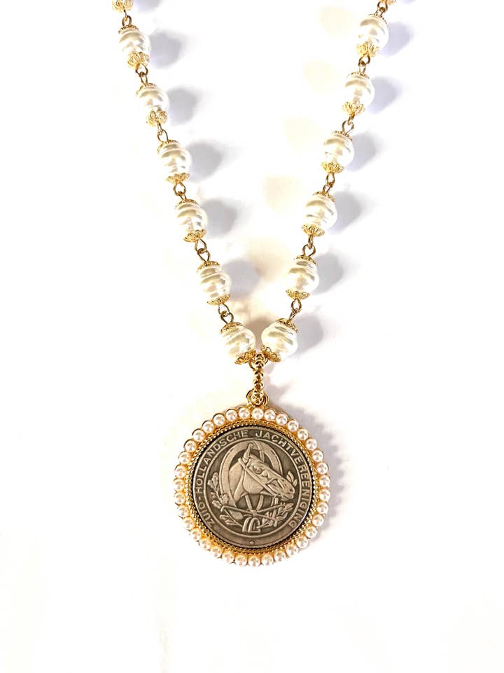 Colar de Moeda com Pérola e Cavalo por atacado de Alyse Dawn