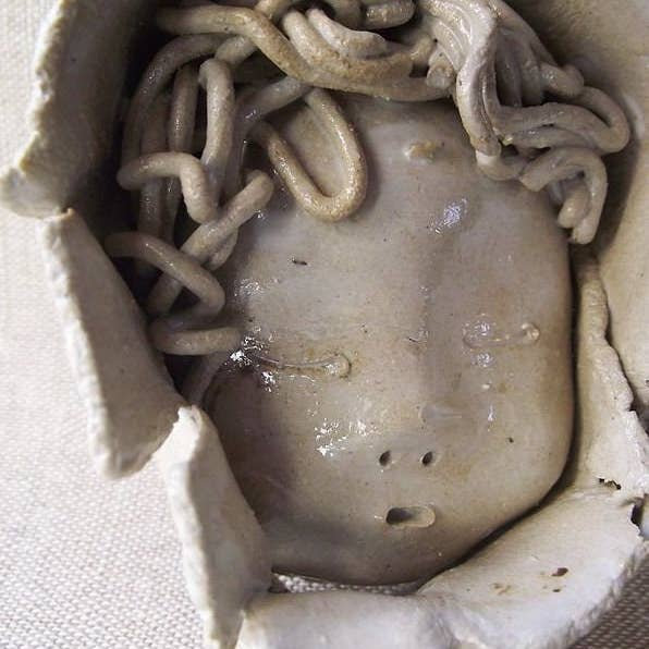 L'Officina - Wholesale Wall Accent - Sleeping child in stoneware - Wall decoration2