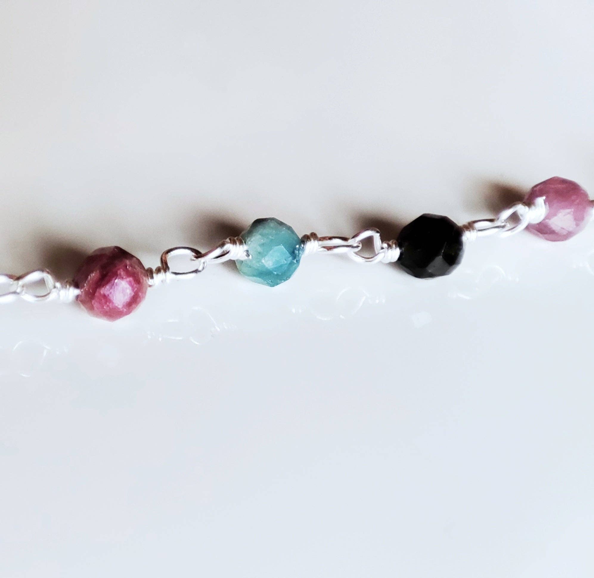 SEQAY - Wholesale Armband met kralen - Multikleurige toermalijnarmband van 925 sterling zilver met kleine stenen3