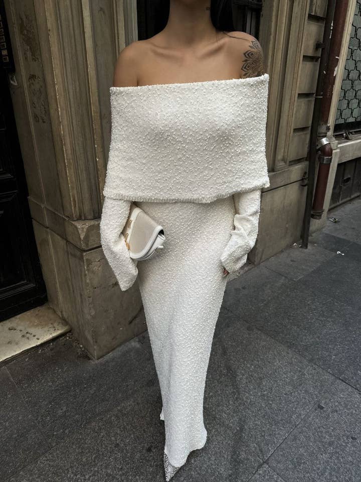 Schulterfreies weiches Strick-Maxikleid, übergroße lange Ärmel für den Großhandel von Design company-Fatma Balkir