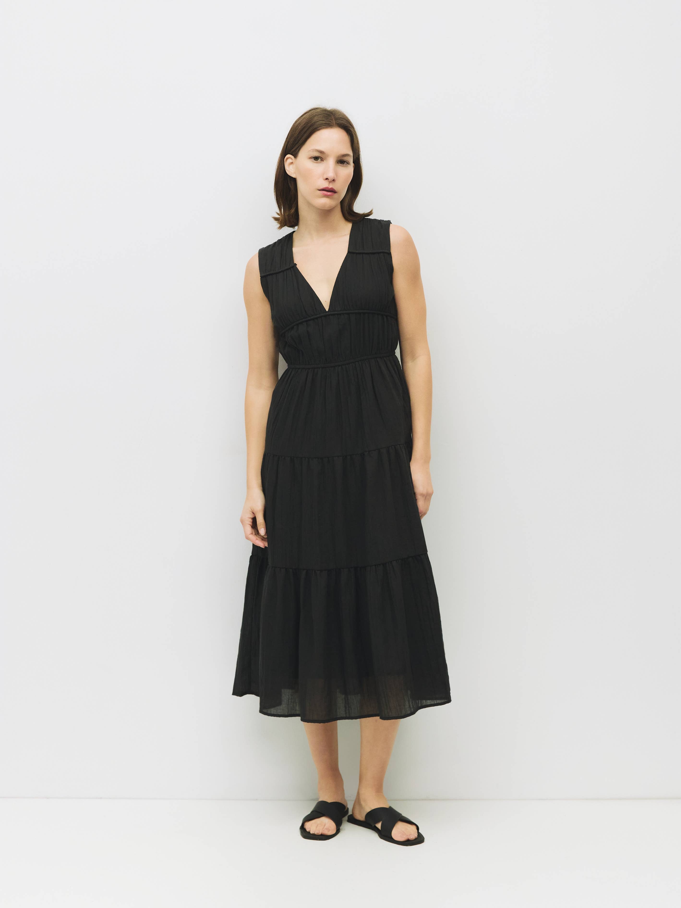 MOD REF – Engroshandel Kjole - Dame – Cora-kjolen | Midikjole med rund hals7