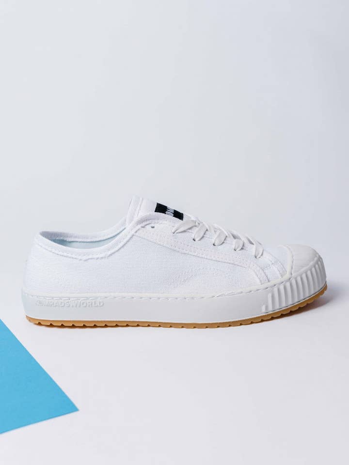 Komrads ICNS Spartak Sneakers | Monowhite för wholesale av Komrads