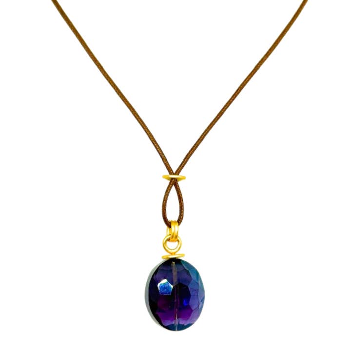 Grand cristal ovale violet sur collier en lin bronze pour la vente par Deborah Grivas Designs