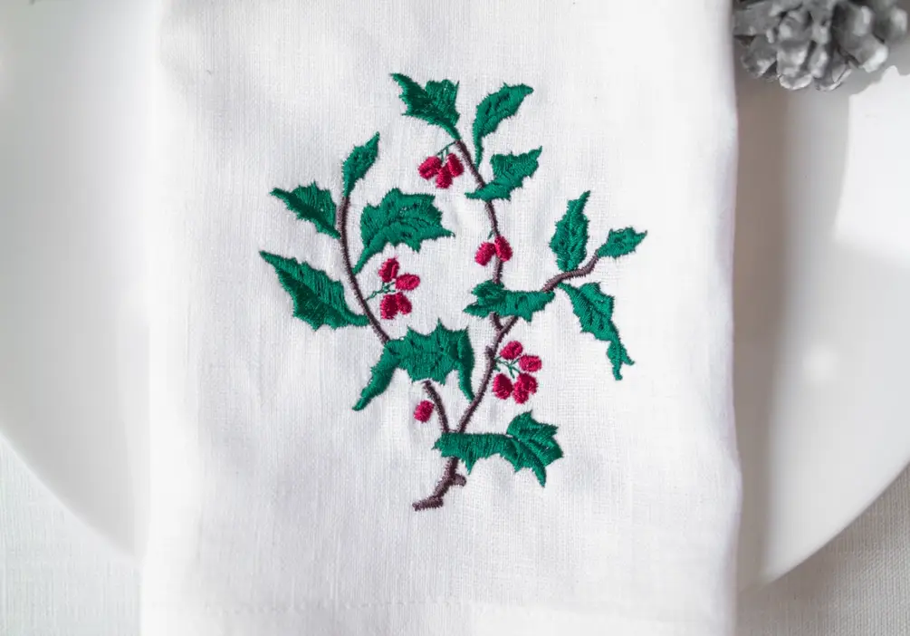Liem Home - Wholesale Dinner & Cloth Napkin - Linen napkins with holly, Christmas Holly Embroidered Linen1
