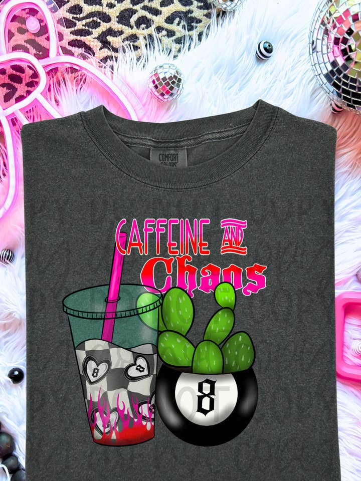 Cafeína & Caos (T-Shirt CC Pimenta) por atacado de Twisted Image Tees Wholesale
