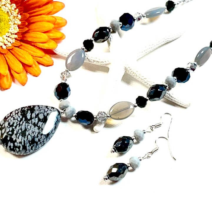 Set collana con gemma nera per la vendita all'ingrosso da parte di Devi Creations