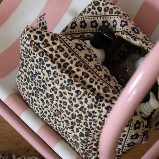 Love Explorers - Wholesale Toiletry Bag - Women's - Toiletry bag - beige leopard