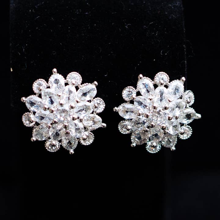 Orecchini 16 per la vendita all'ingrosso da parte di Brides and Belts