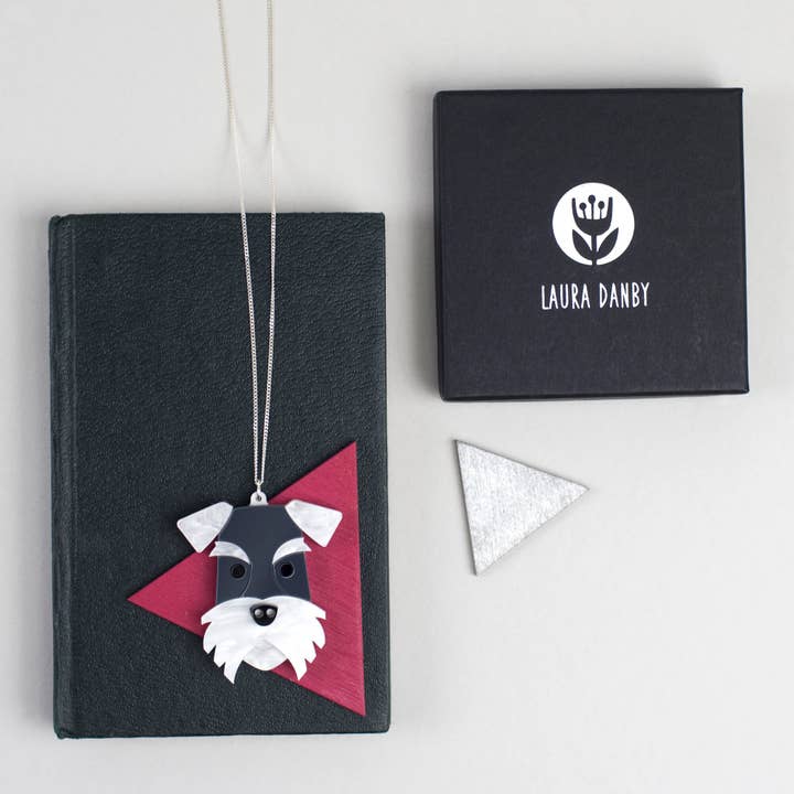 Schnauzer Hondenhalsband van acryl voor wholesale door Laura Danby