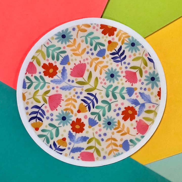 Autocollant rond floral Cream Spring pour la vente par Ellie Jean Art