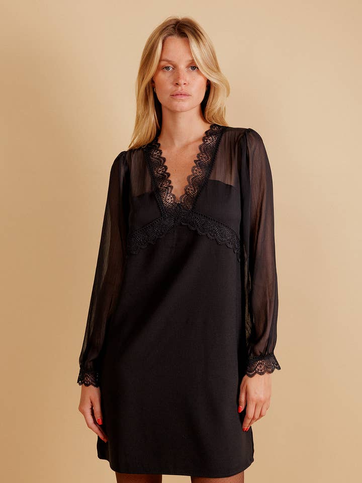 Abito corto SERAPHINE fluido con top in voile trasparente per la vendita all'ingrosso da parte di EMILIE K