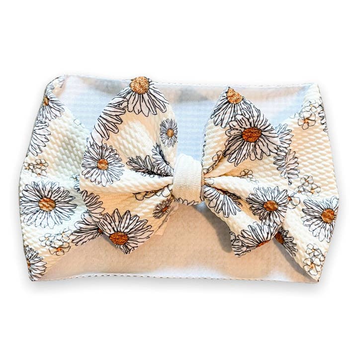 Couvre-tête Dainty Daisy Nœud pour la vente par Tiny toes Baby Co