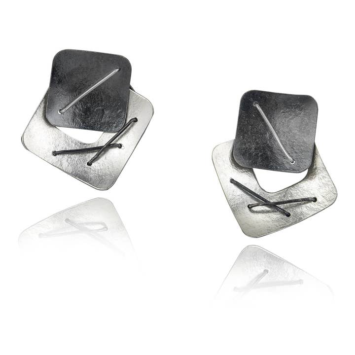 Två fyrkantiga skiktade örhängen för wholesale av Suzanne Schwartz Jewelry
