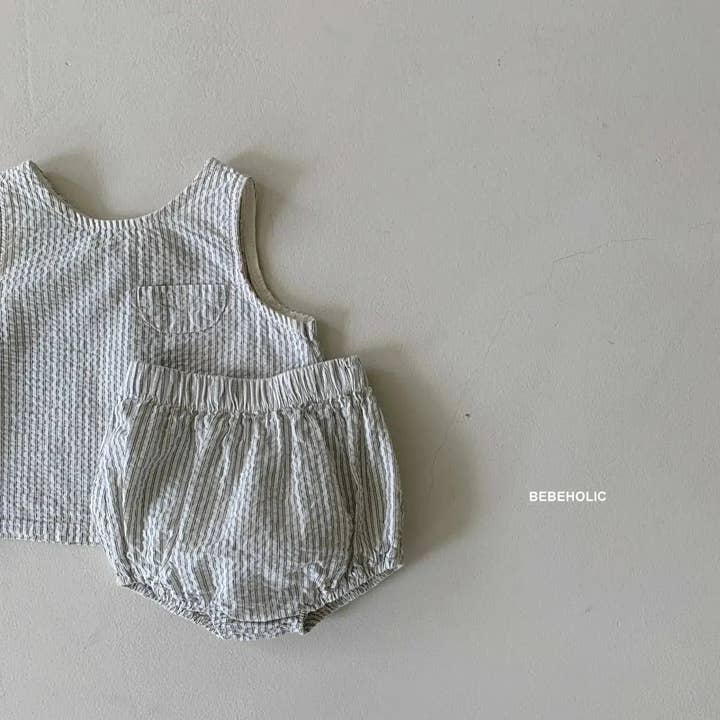 Ensemble haut et bas à poches à rayures pour la vente par Cozy Kidz