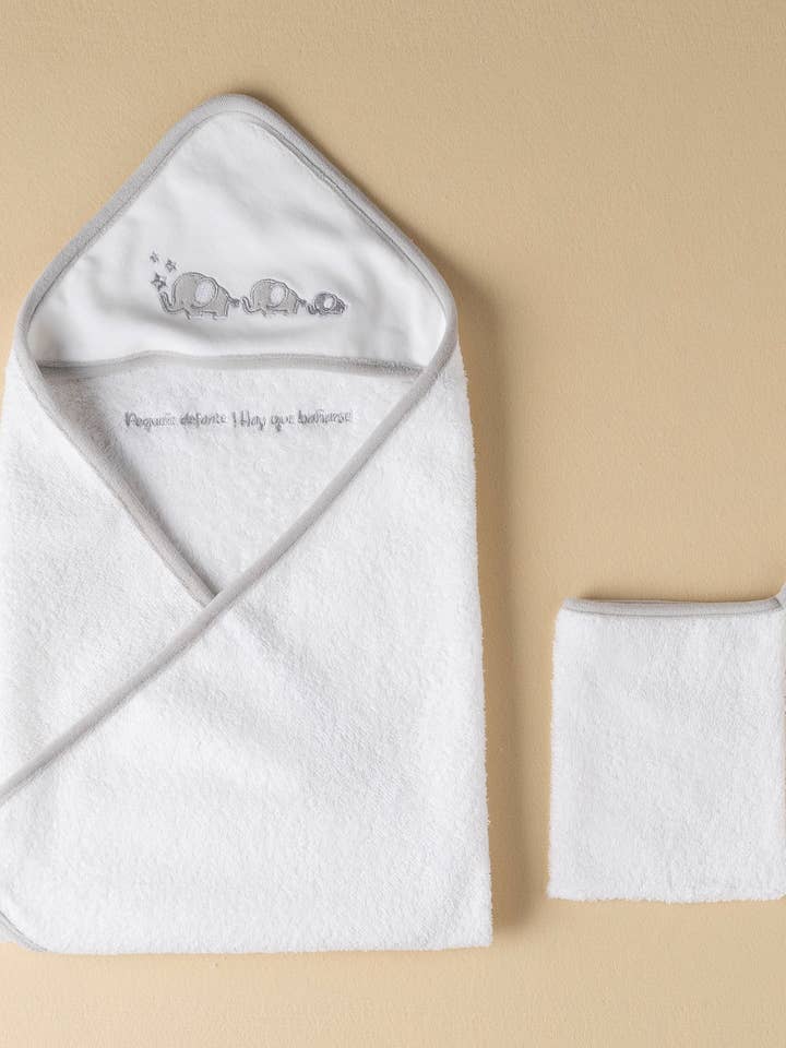 Babyhandtuch 75 x 75 cm mit Elefantenmotiv und passendem Waschhandschuh für den Großhandel von Newness Kids