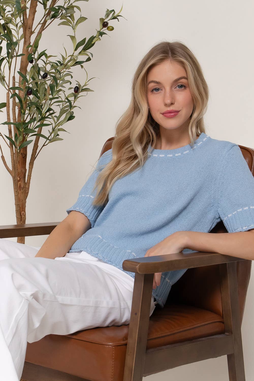 Active Basic | Active USA - Wholesale Gebreide top - Dames - Korte Mouw Ronde Hals Trui met Contrasterende Kleur Stiksel4