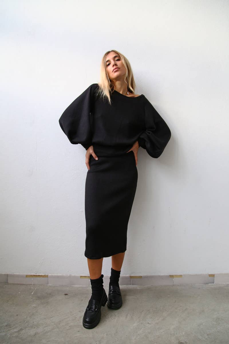 Negro A4061 FITTED BLACK WOOL MIDI SKIRT for wholesale on Faire7