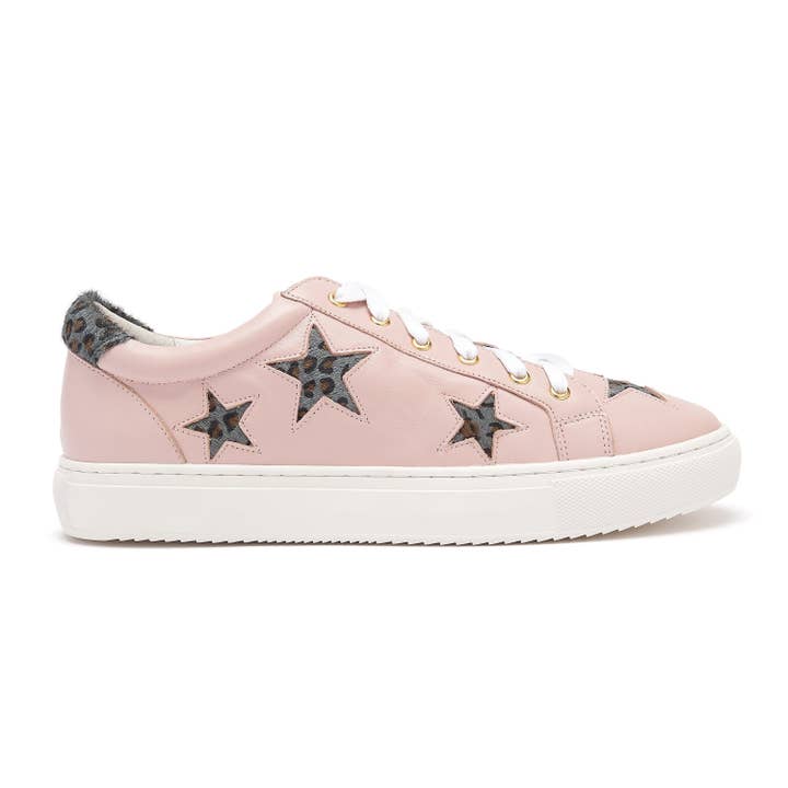 Cocorose London - Vendita all'ingrosso Sneakers di tendenza - Donna - Hoxton - Scarpe da ginnastica in pelle rosa pastello con stella leopardata grigia