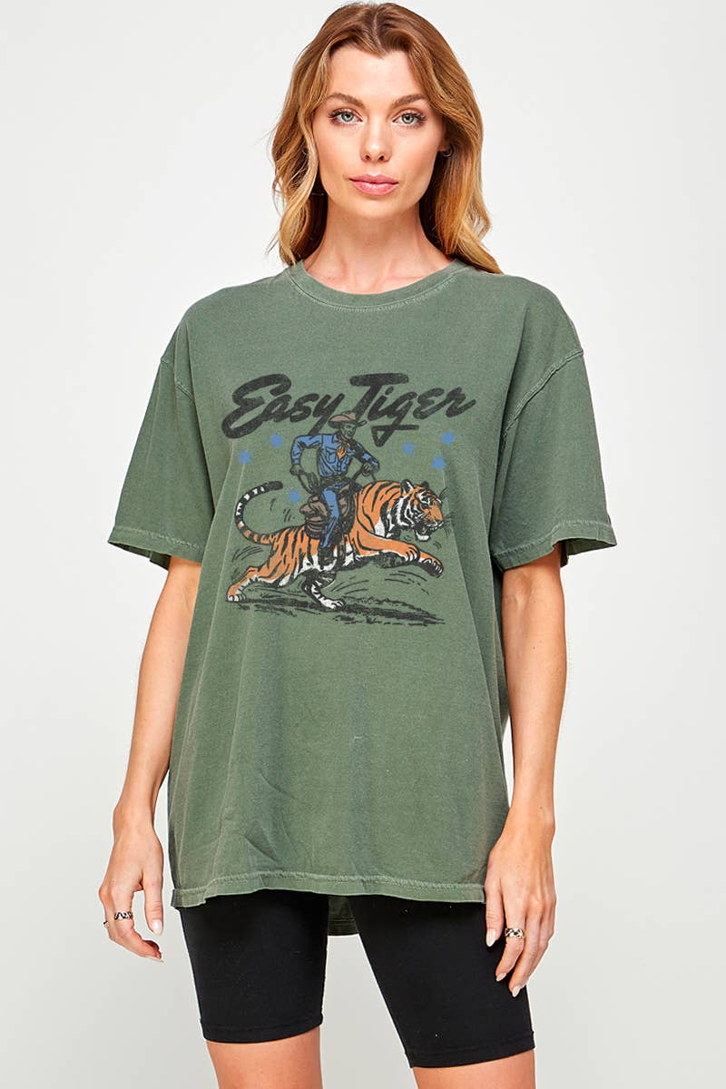 Illustrated Society – Großhandel Tunika – Damen – EASY TIGER T-SHIRT MIT VINTAGE-GRAFIK IN ÜBERGRÖSSE8